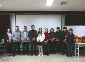 新春迎元宵，歡聲振精神，愛元宵三五風(fēng)光，繁光遠(yuǎn)綴天